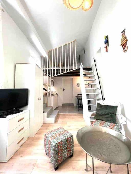 Jolie Mini Maison Lovely Tiny House Витри сюр Сен Екстериор снимка