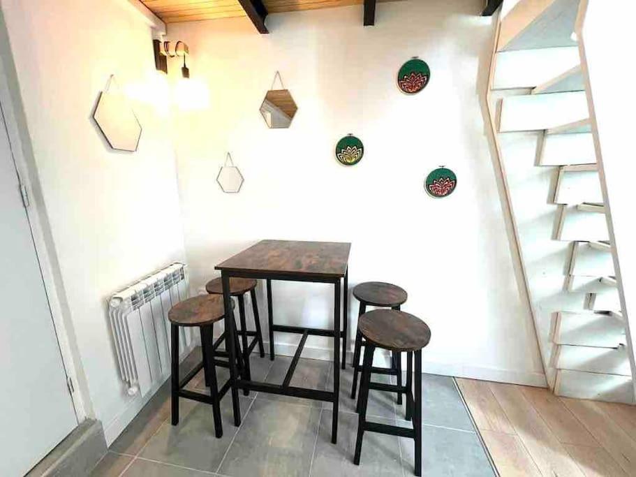 Jolie Mini Maison Lovely Tiny House Витри сюр Сен Екстериор снимка