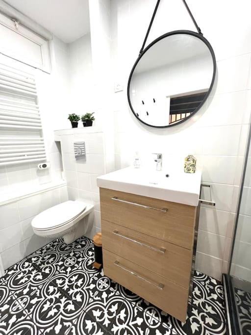 Jolie Mini Maison Lovely Tiny House Витри сюр Сен Екстериор снимка