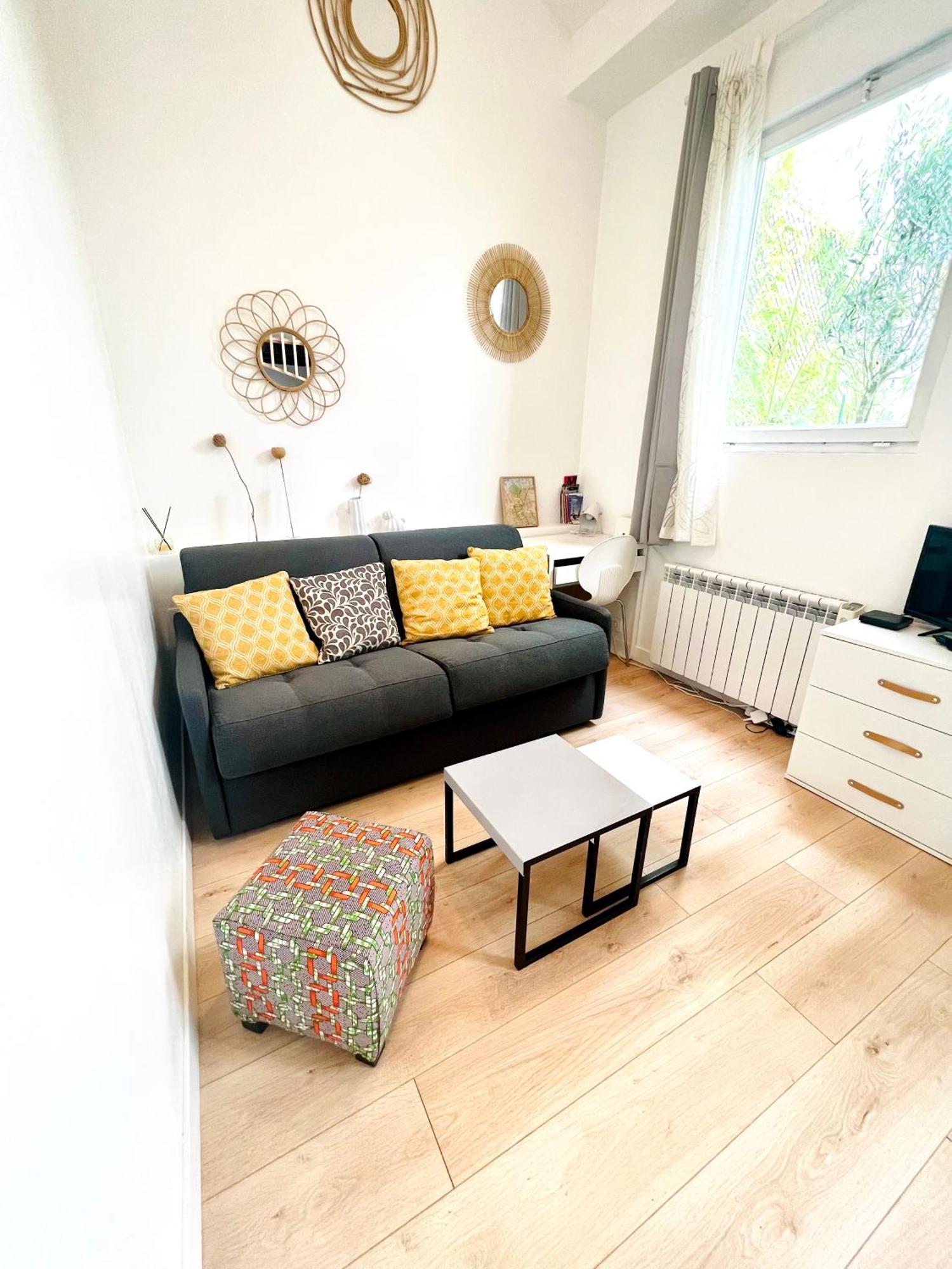 Jolie Mini Maison Lovely Tiny House Витри сюр Сен Екстериор снимка